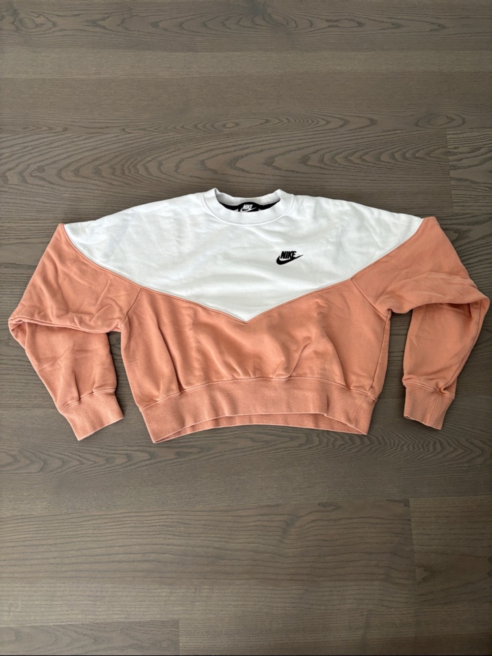 Nike Women's Peach and White Chevron Crewneck Sweatshirt